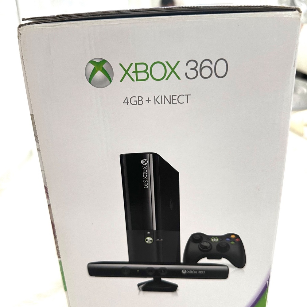 XBOX 360e + Kinect (Full Body Camera Controller) +2 Games (NEW) $800 MSRP (RARE) - Picture 3 of 3